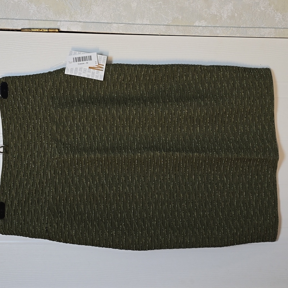 NWT LuLaRoe Elegant Collection Textured Olive Cassie Skirt - Medium